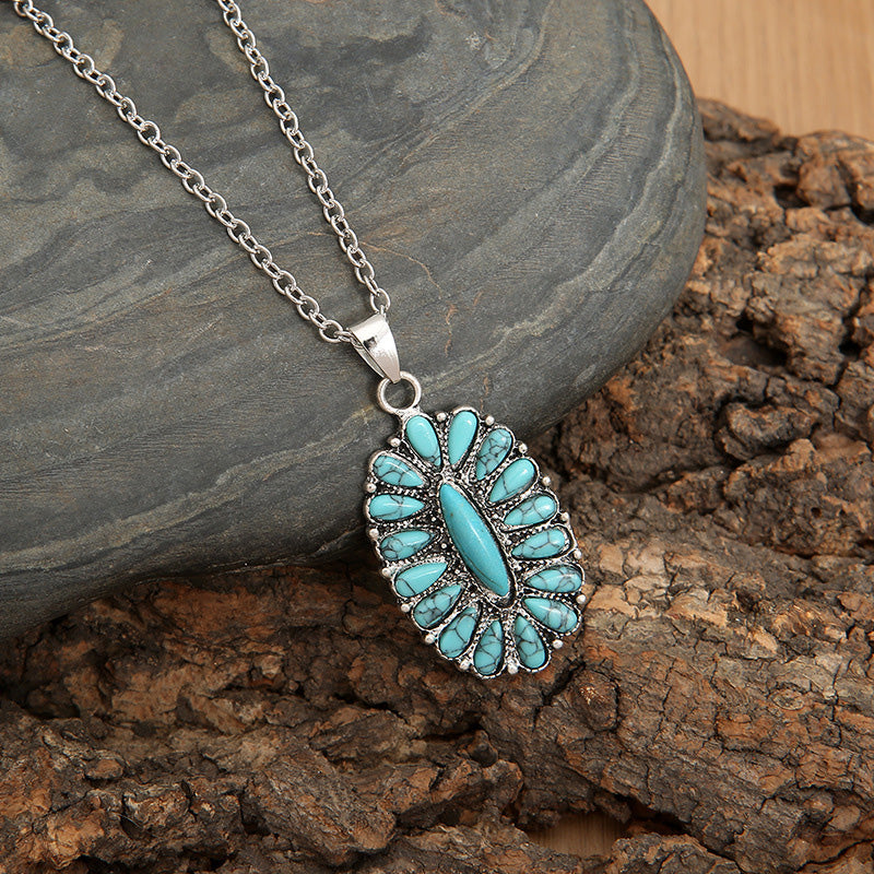 Vintage Exaggerated Turquoise Short Necklace