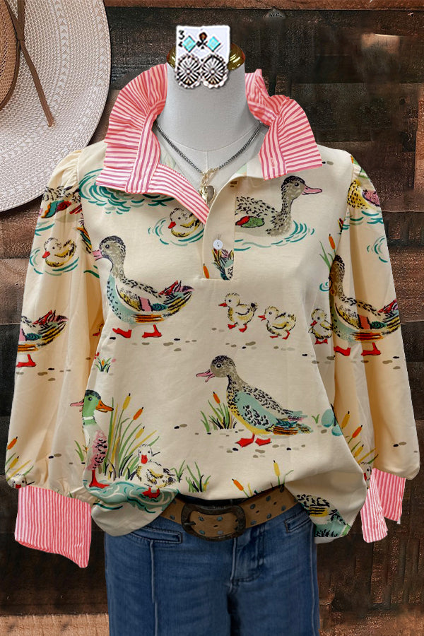 Elegant Contrast Duck Print Pleated Top